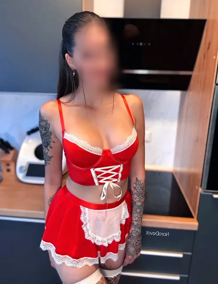 Agata, 34