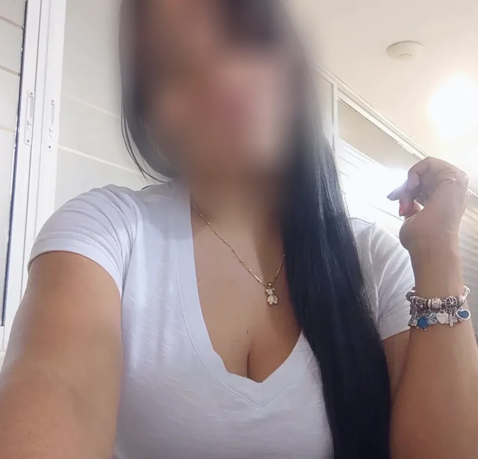 Amber, 35