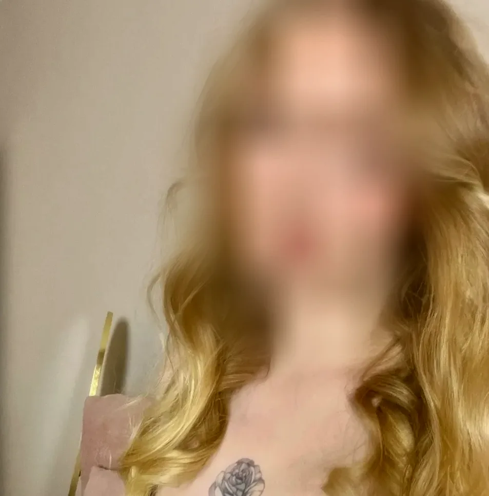 Amelia, 23