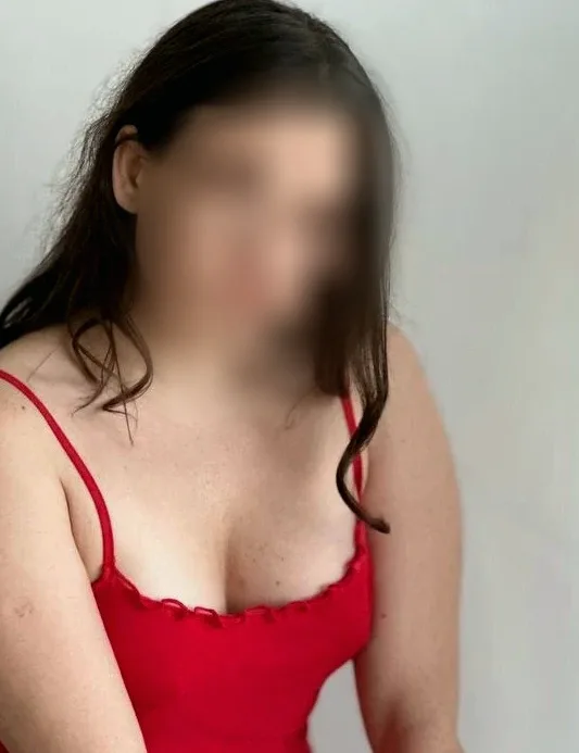 Ewa, 28