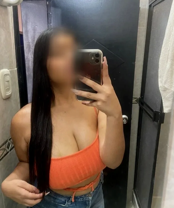 Farah, 29