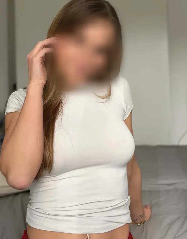 Farah, 31