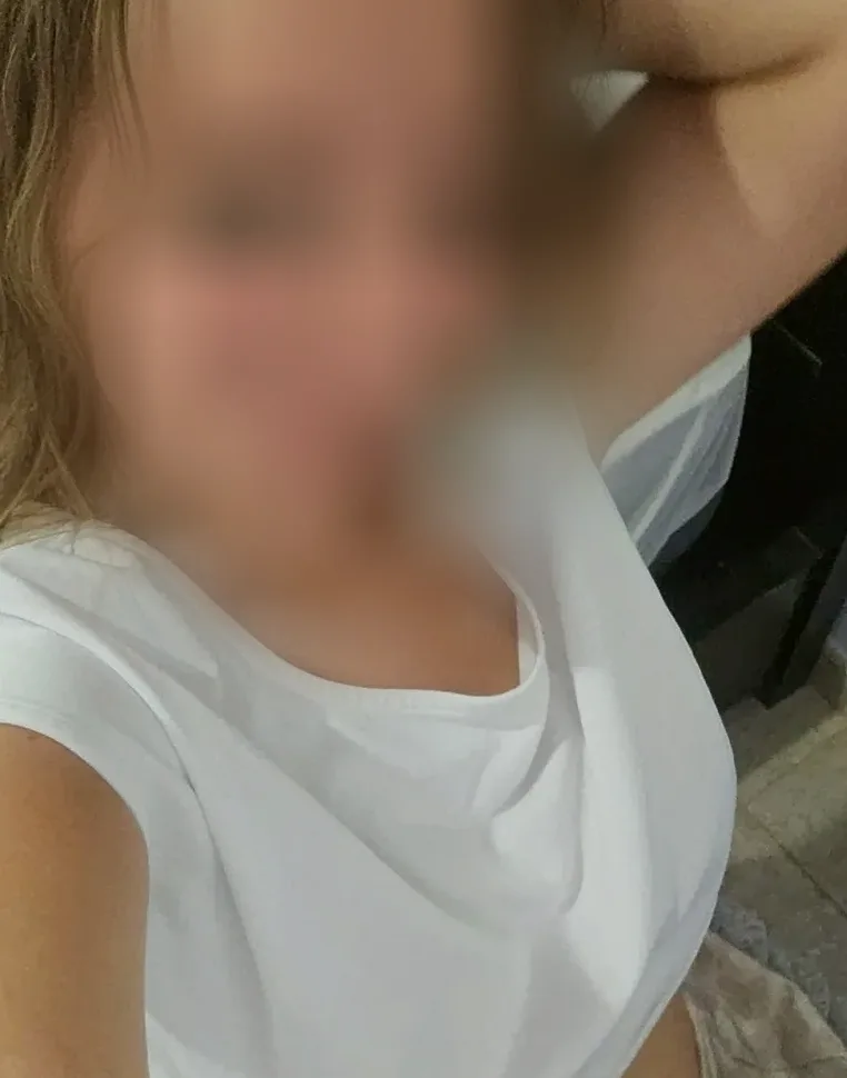 Holly, 22