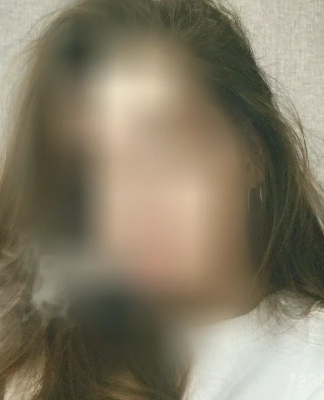 Lauren, 21