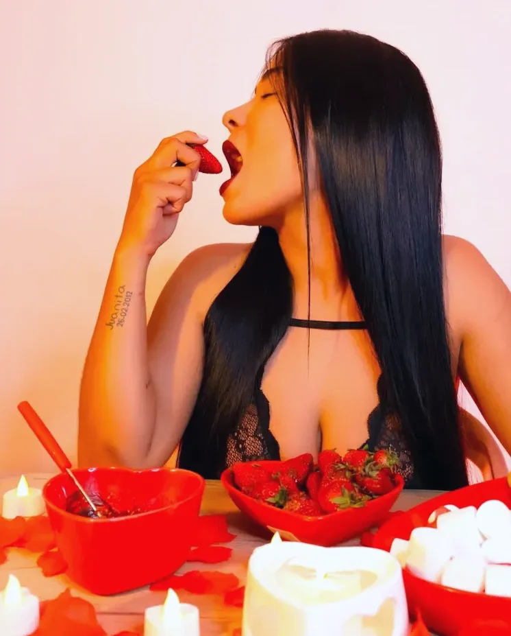 Mia, 35
